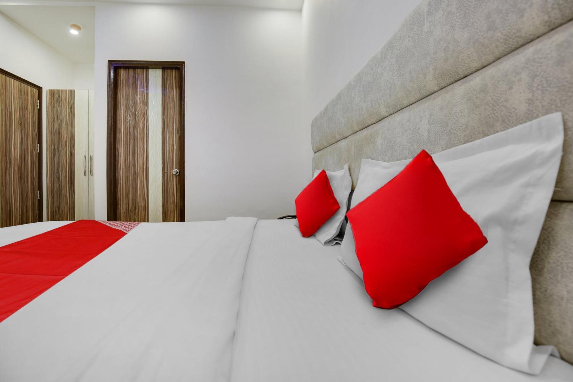 Hotel O Av Continental Zirakpur Eksteriør bilde