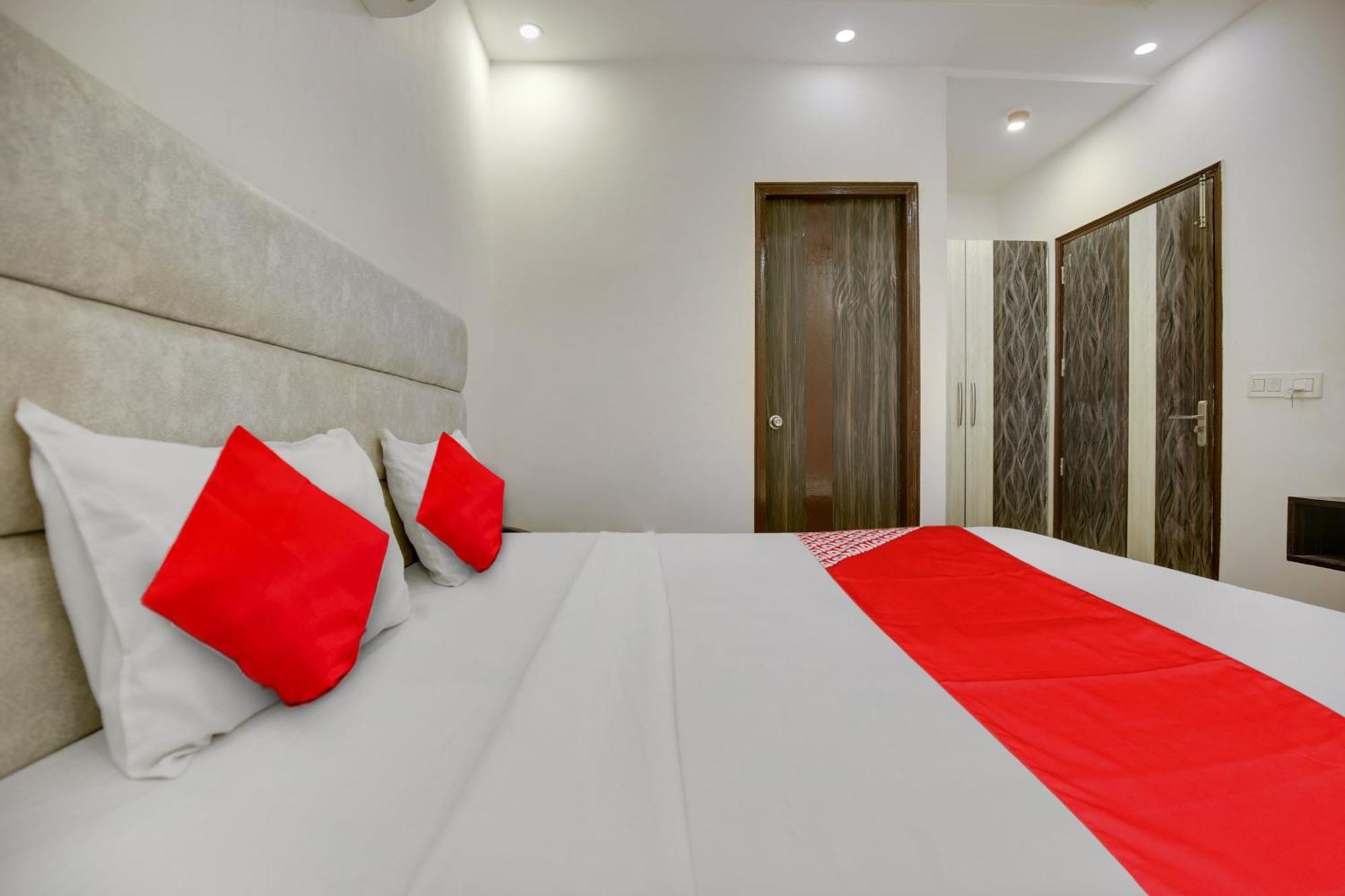 Hotel O Av Continental Zirakpur Eksteriør bilde