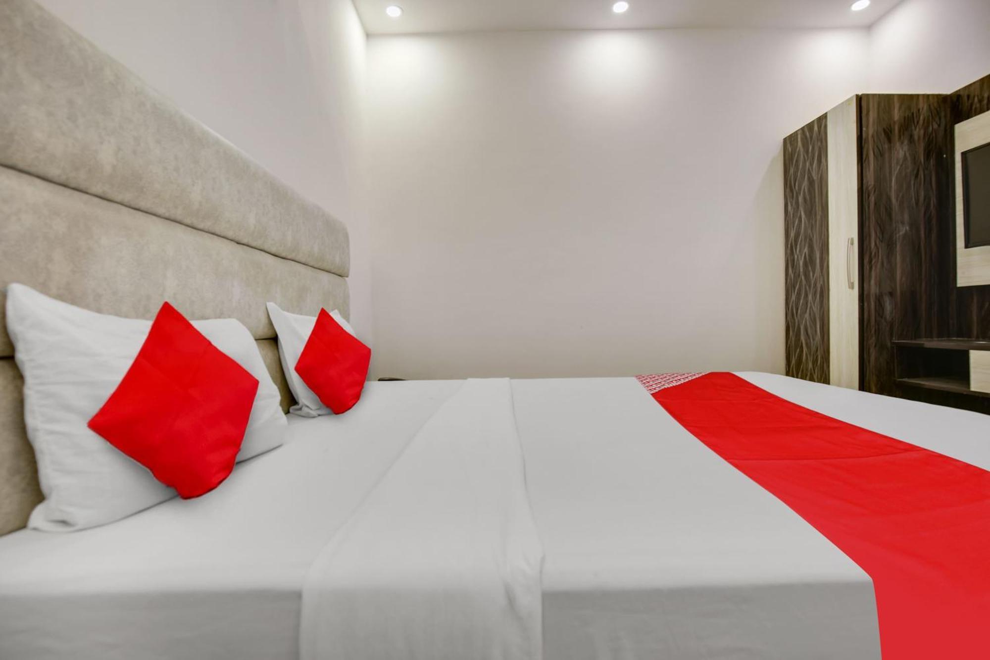 Hotel O Av Continental Zirakpur Eksteriør bilde